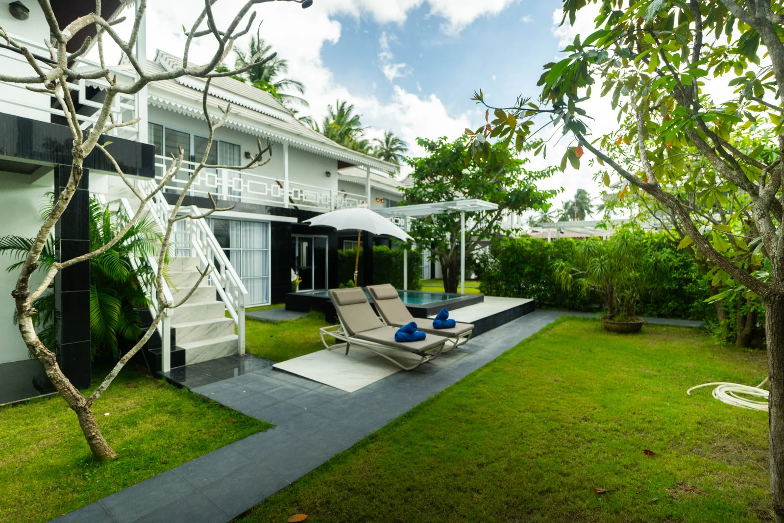 Villa with Garden View